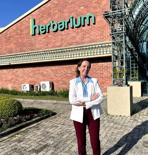 Diretora técnica da Herbarium representa o Brasil em evento internacional de saúde