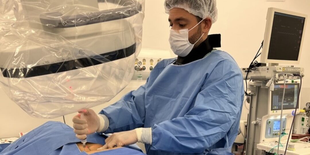 A liderança de Dr. Alesson Marinho Miranda na Abordagem Multidisciplinar da Dor Crônica