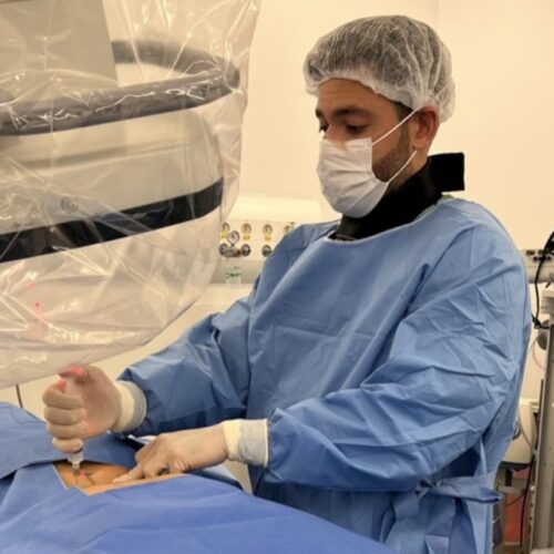 A liderança de Dr. Alesson Marinho Miranda na Abordagem Multidisciplinar da Dor Crônica