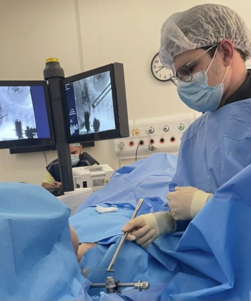 Referência em dor crônica, neurocirurgião transforma a vida de pacientes no Brasil