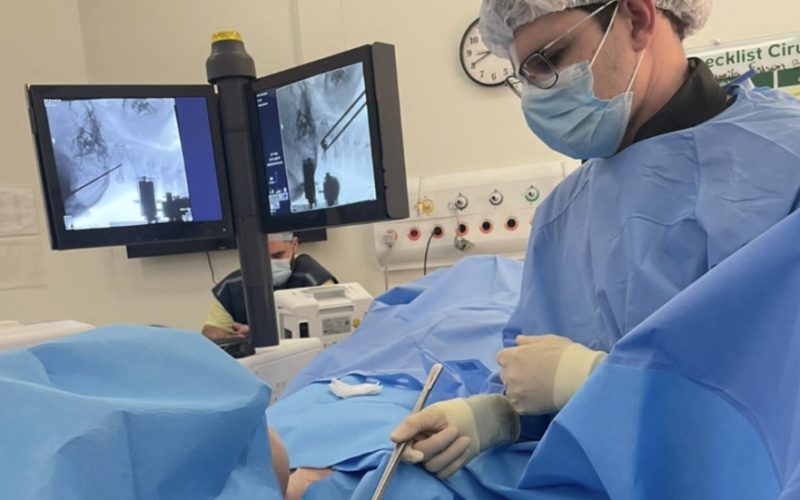 Referência em dor crônica, neurocirurgião transforma a vida de pacientes no Brasil