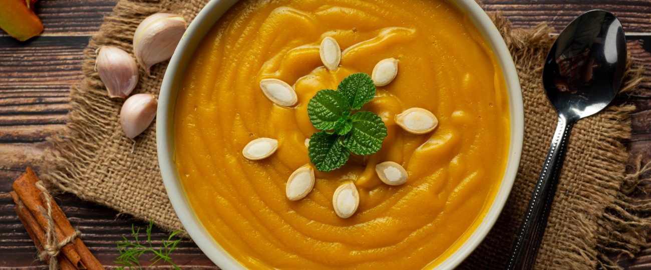 Sopa é janta, sim! Receita diferentona e termogênica para aquecer os dias frios