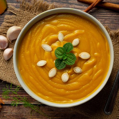 Sopa é janta, sim! Receita diferentona e termogênica para aquecer os dias frios