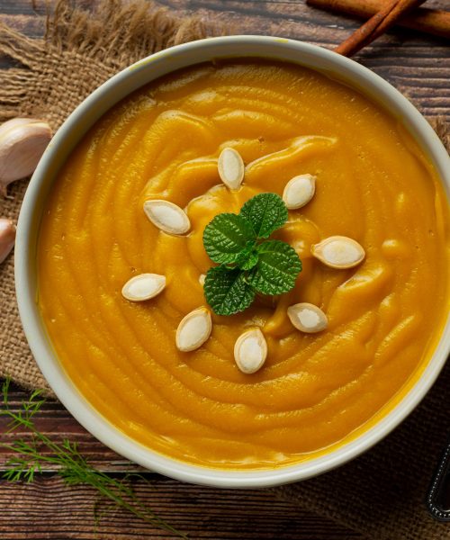 Sopa é janta, sim! Receita diferentona e termogênica para aquecer os dias frios