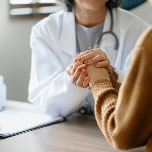 Hospital São Vicente realiza ação contra hepatites virais no Ventura Shopping neste sábado (25)