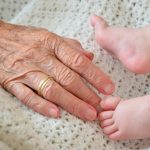 Dia dos Avós – Férias escolares podem fortalecer laços entre gerações, inclusive quando há um idoso com Alzheimer