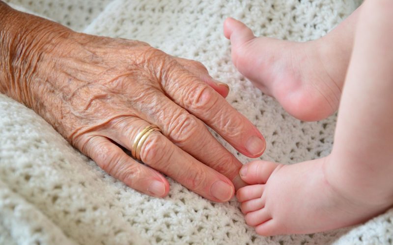 Dia dos Avós – Férias escolares podem fortalecer laços entre gerações, inclusive quando há um idoso com Alzheimer