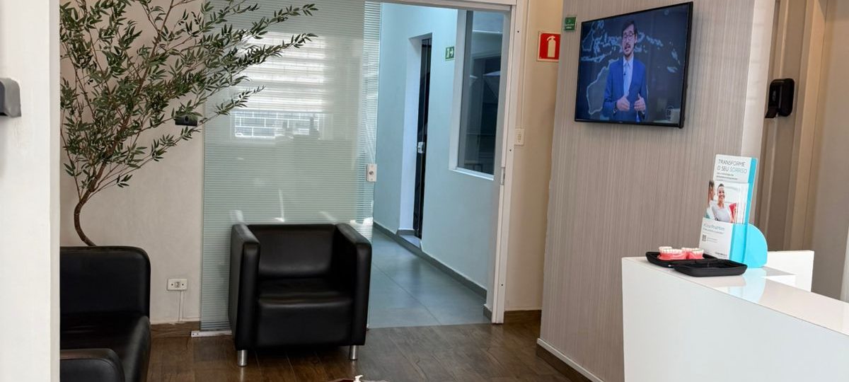 LLUM Odontologia e Dr. Paulo Iavorski: reabilitação oral com cuidado integrado em Curitiba
